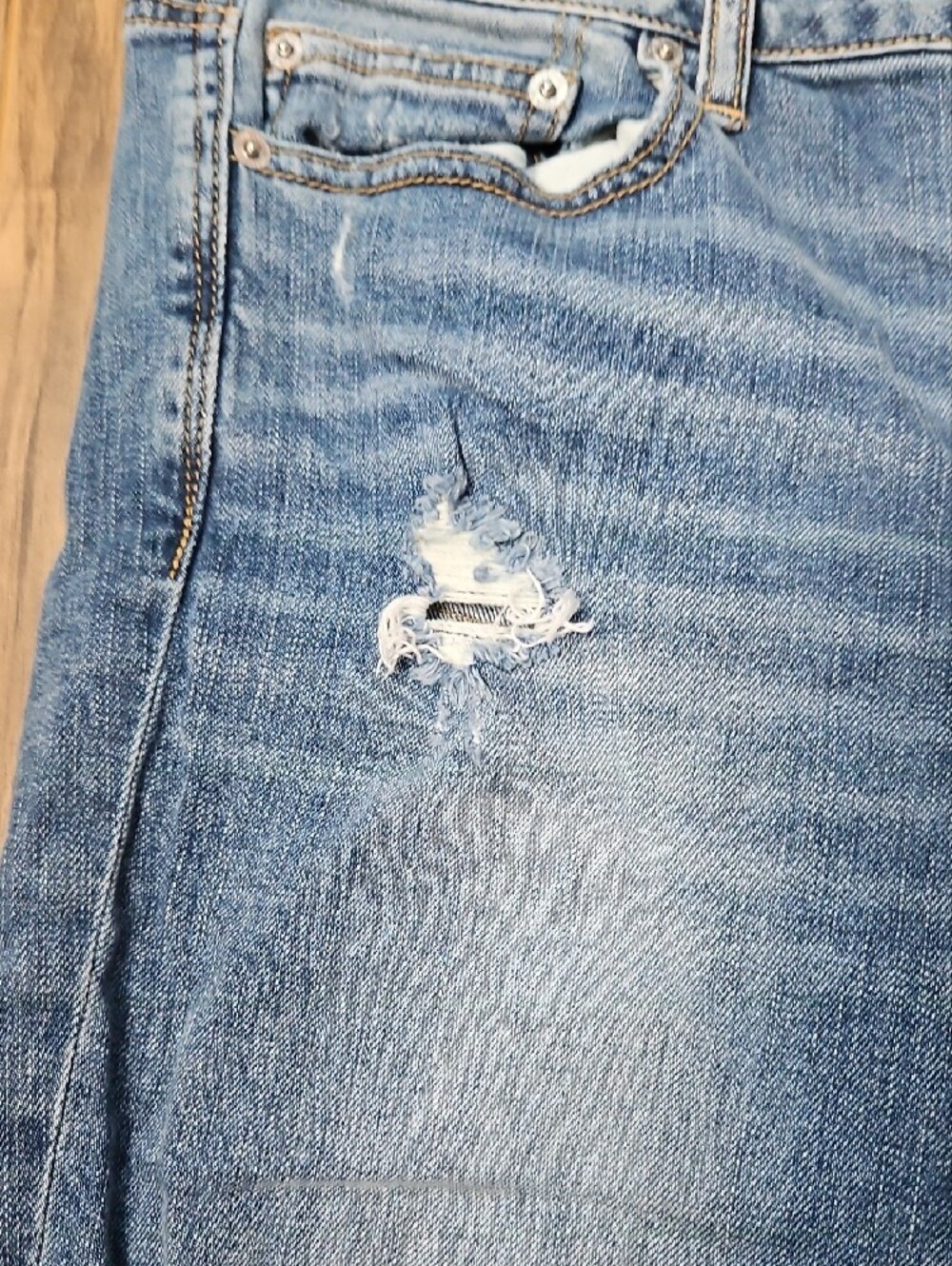 American Eagle Outfitters Light Blue Distressed Boyfit Jeans 10 - Picture 9 of 12